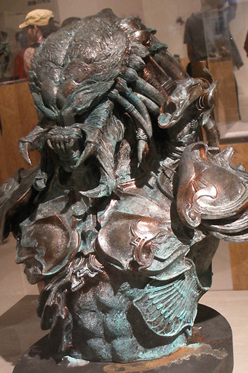 Illustration for article titled Predator Riding an Alien? Star Wars Samurai? Now, This Is Cool.